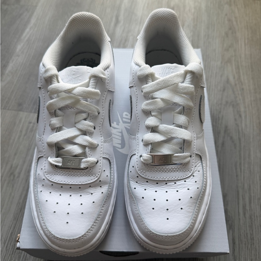 Nike Air Force 1 Low - All White
Size 4.5Y
